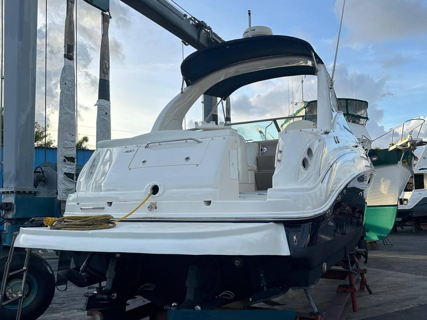 330 Sea Ray